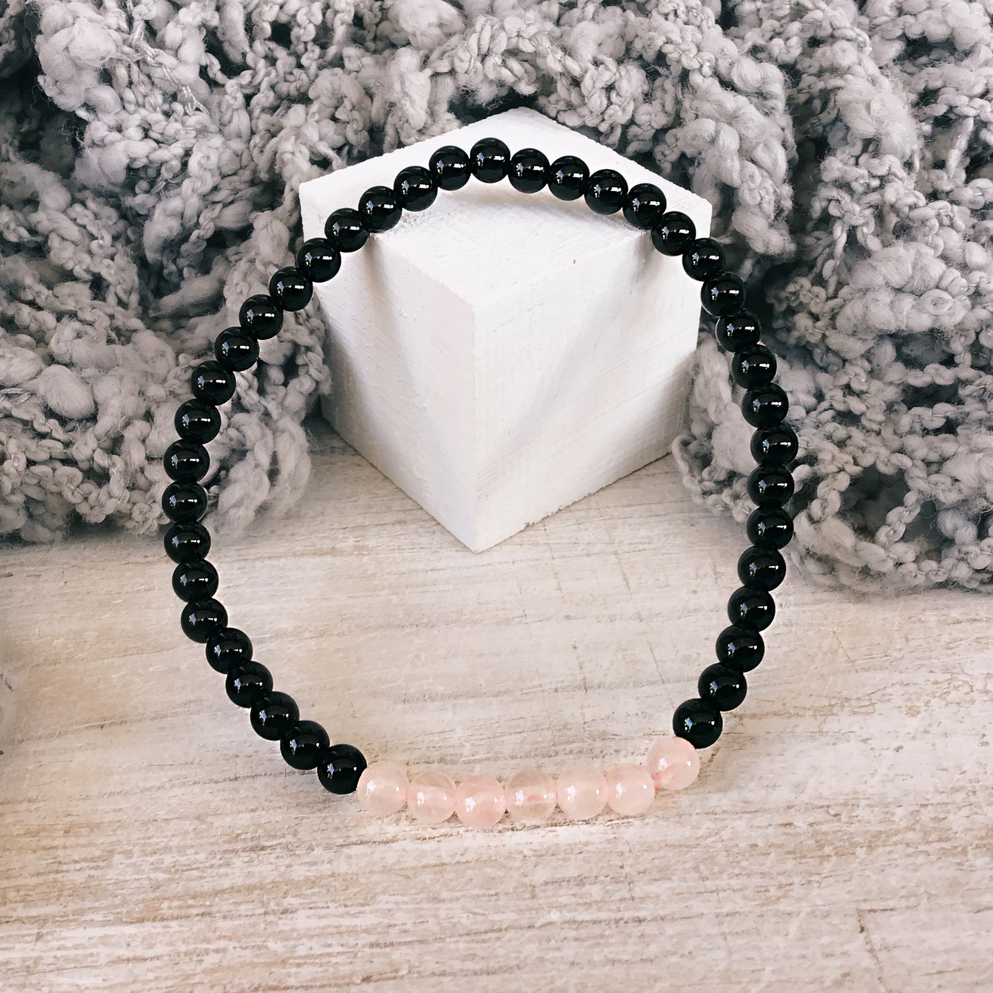 Pulsera cuarzo rosa con obsidiana negra 4mm