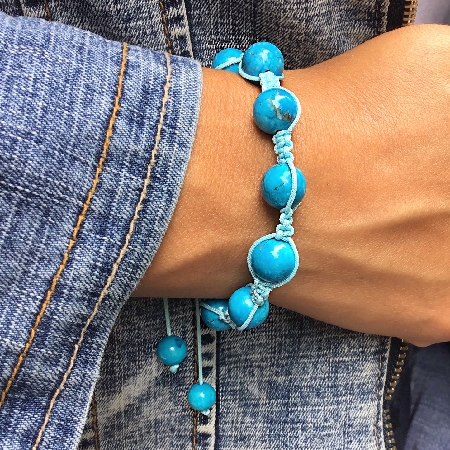 Pulsera turquesa bolas 8mm con macrame