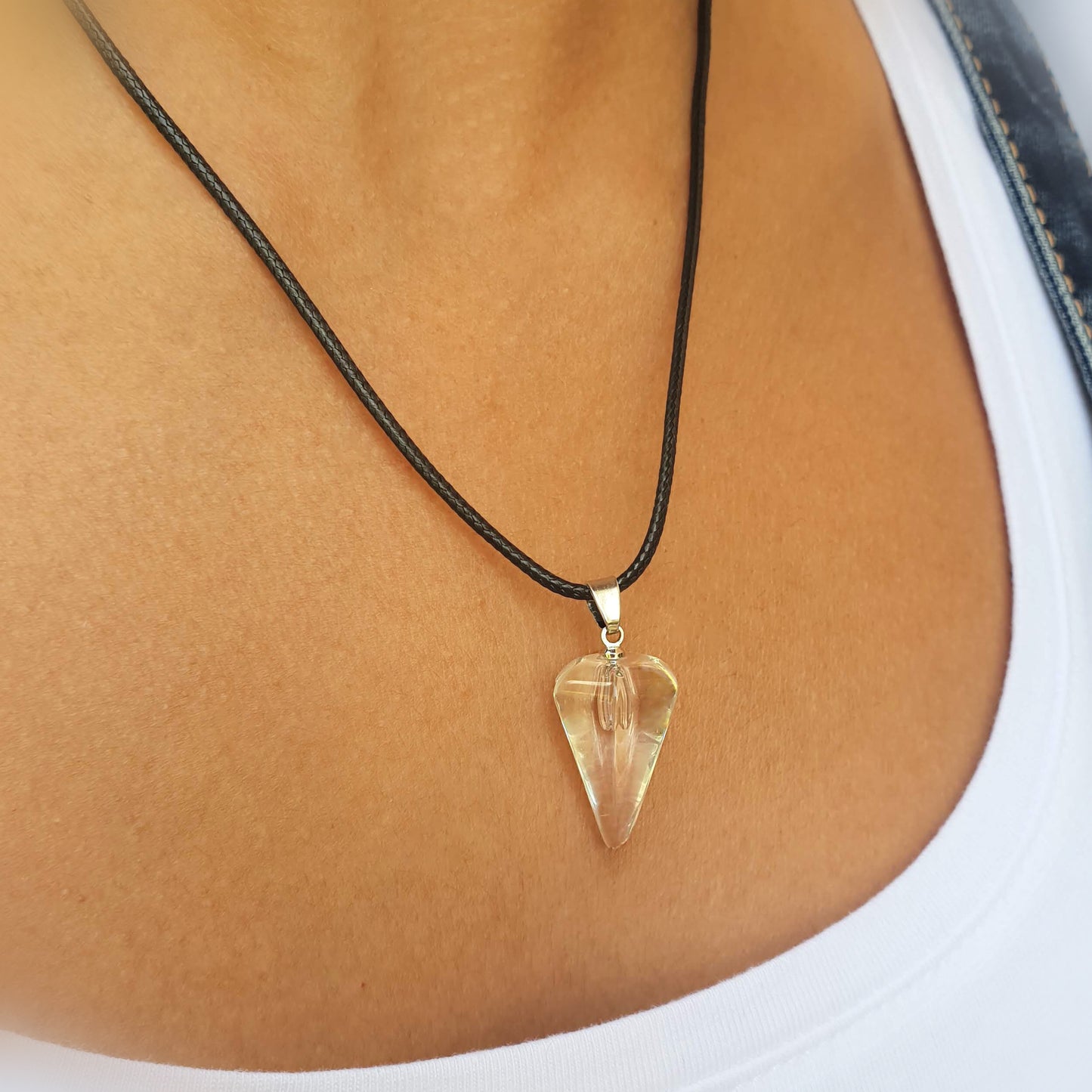 Collar Cuarzo Blanco forma péndulo 2-3 cm