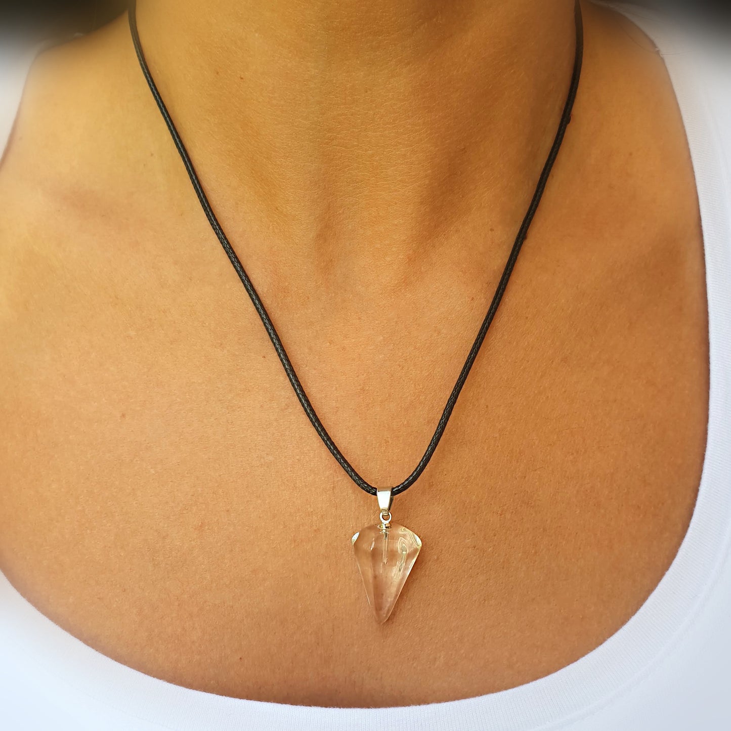 Collar Cuarzo Blanco forma péndulo 2-3 cm