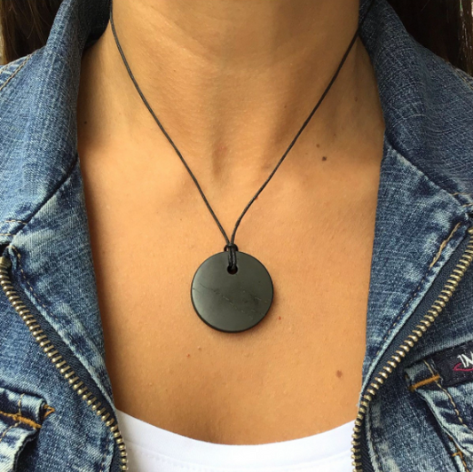 Collar shungit circulo 3cm