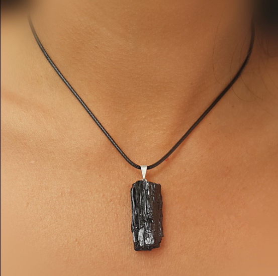 Colgante Turmalina Negra Sin Tallar 3-4 cm