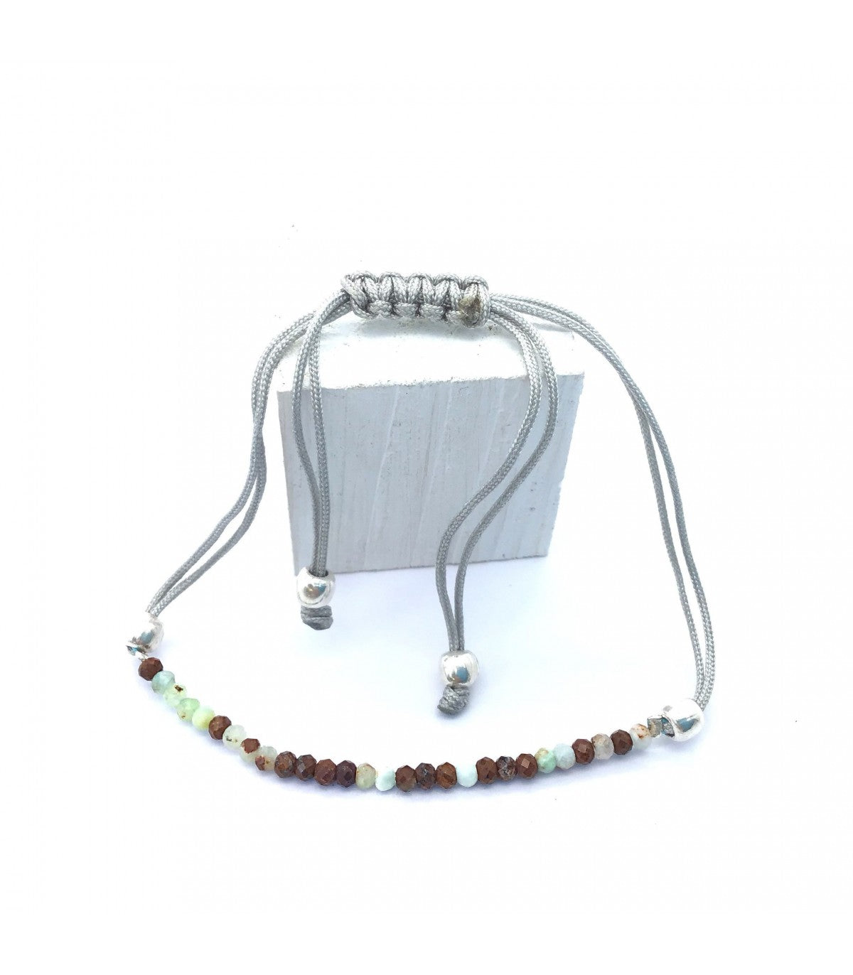 Pulsera crisoprasa bolas 2mm facetadas y macrame