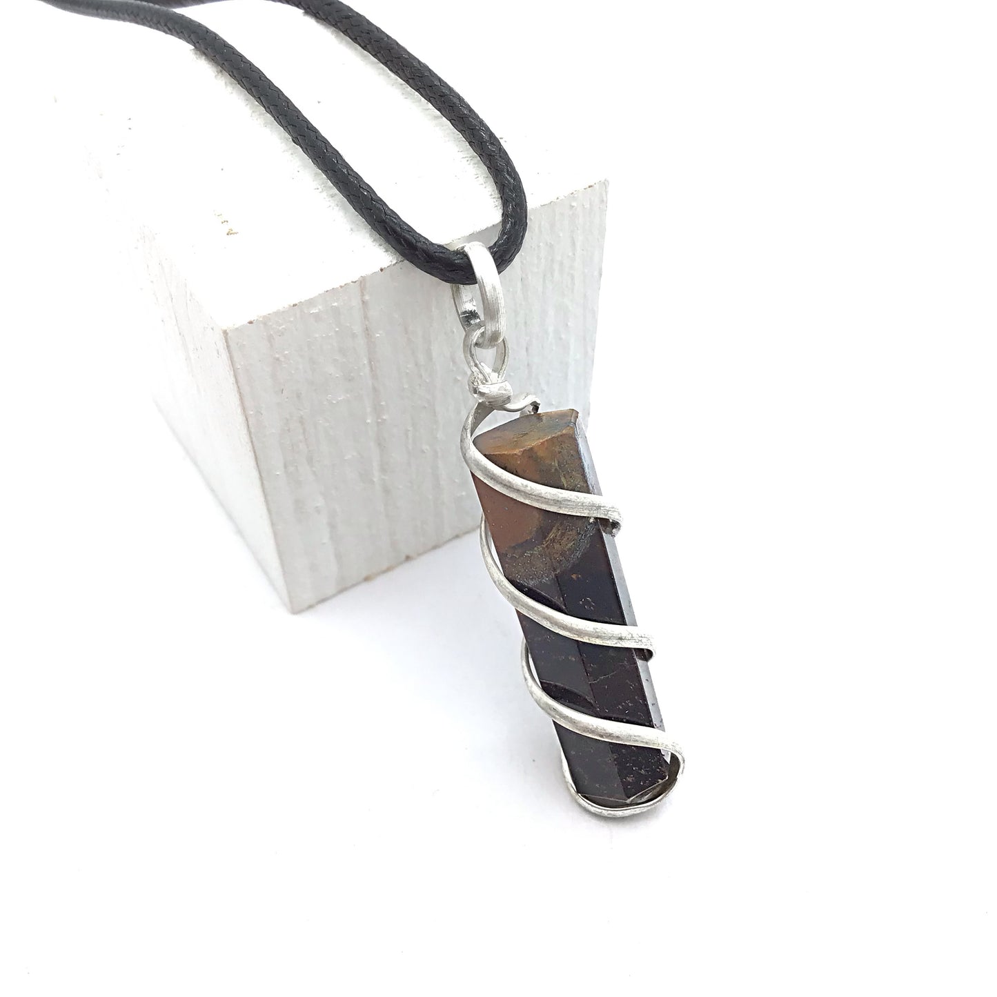 Collar ojo de tigre punta espiral 3-4 cm