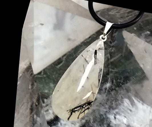 Collar cuarzo con turmalina negra gota 3-4 cm