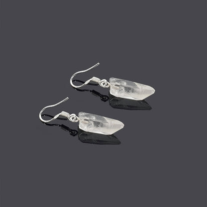 Pureza natural que ilumina tu esencia (pendientes plata de ley punta cuarzo en bruto)