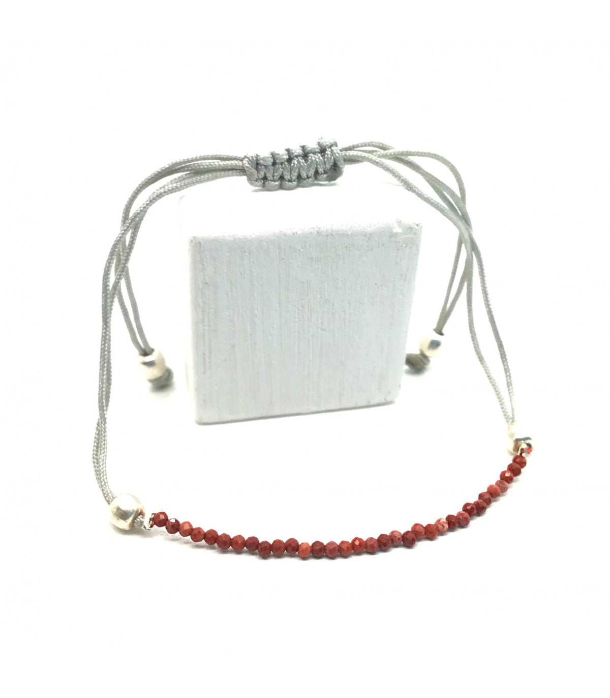 Pulsera jaspe rojo facetada macramé ajustable