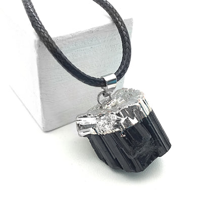 Collar turmalina negra en bruto electrolitico 2-3 cm