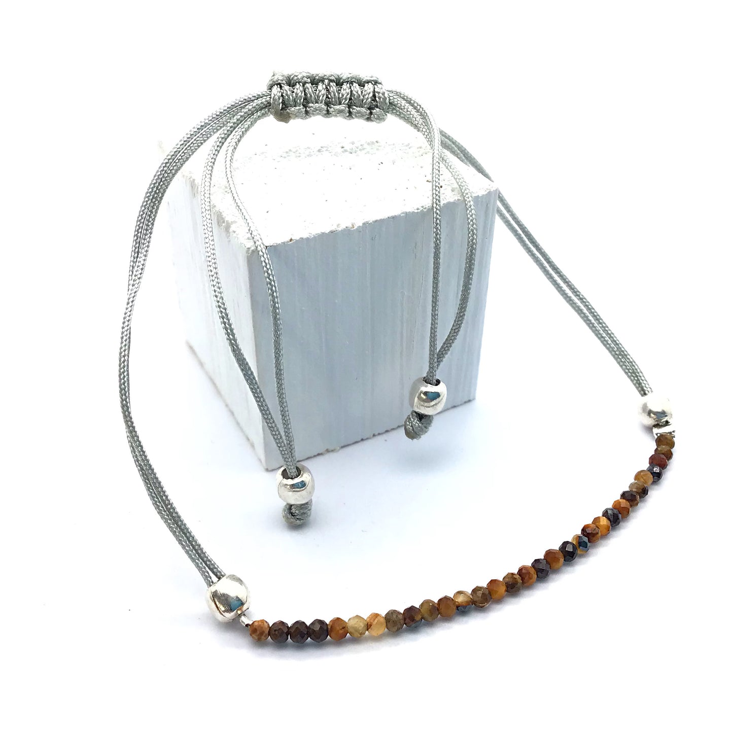 Pulsera ojo de tigre bolas 2mm con macrame