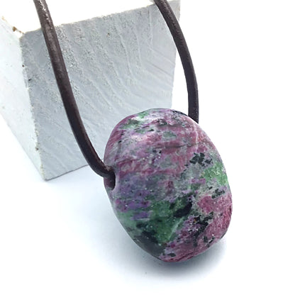 Collar rubi con zoisita perita 3cm