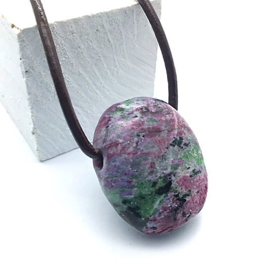 Collar rubi con zoisita perita 3cm