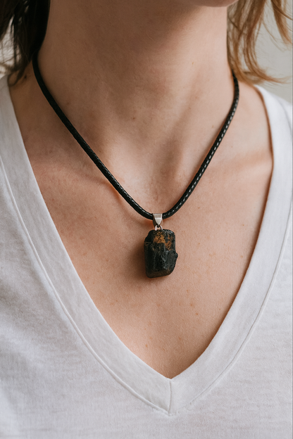 Collar turmalina negra en bruto 1,5 - 2 cm