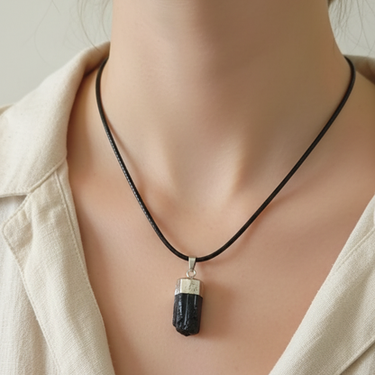 Collar turmalina negra en bruto electrolitico 2-3 cm