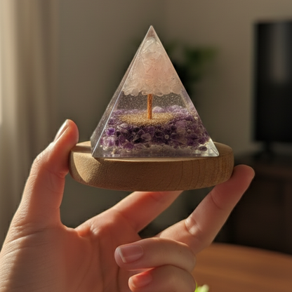 Pirámide 7 chakras orgonita 4,5 cm