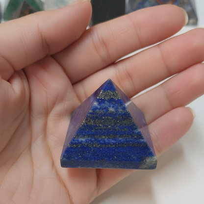 Energía que equilibra mente y alma (pirámide lapislázuli 3 cm)