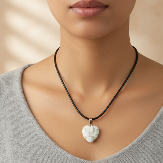 Collar howlita corazon 2 cm