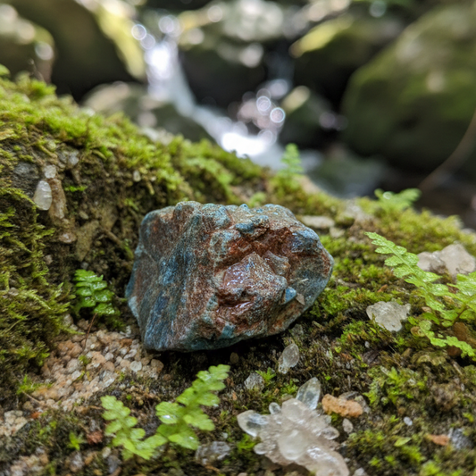 Apatito azul en bruto 3-4 cm