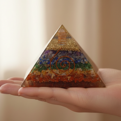 Pirámide 7 chakras orgonita 9 cm