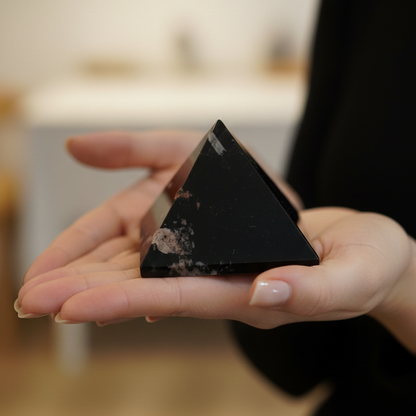 Pirámide turmalina negra pulida 5cm