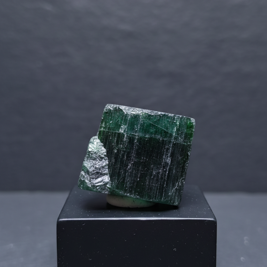 Turmalina verde en bruto 3-4 cm (primera calidad)