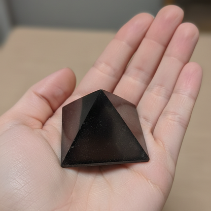 Pirámide Shungit pulida 4 cm
