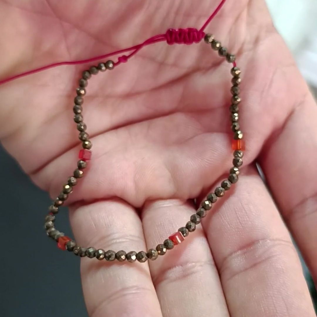 Pulsera Pirita Facetada Macramé Ajustable